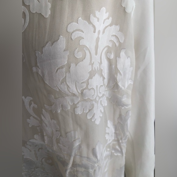 White House Black market 3/4 Bow sleeve burnout, blouse. - Picture 6 of 11